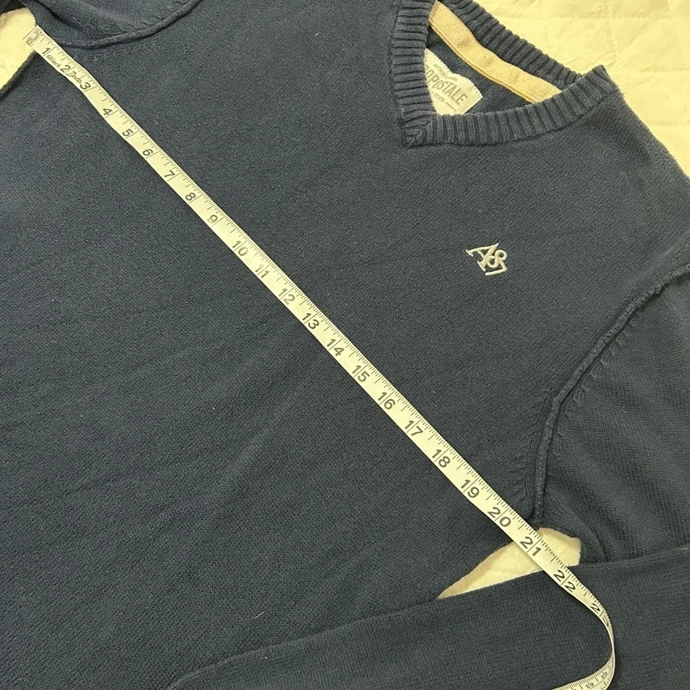 Aeropostale Men's Deep Blue V-Neck Sweater